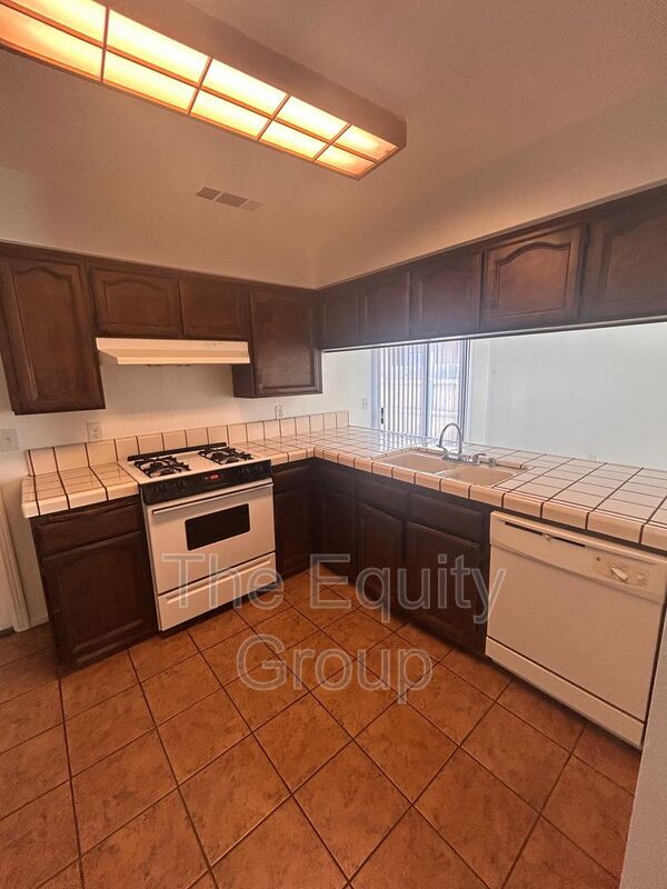 Building Photo - 1058 N Jefferson St