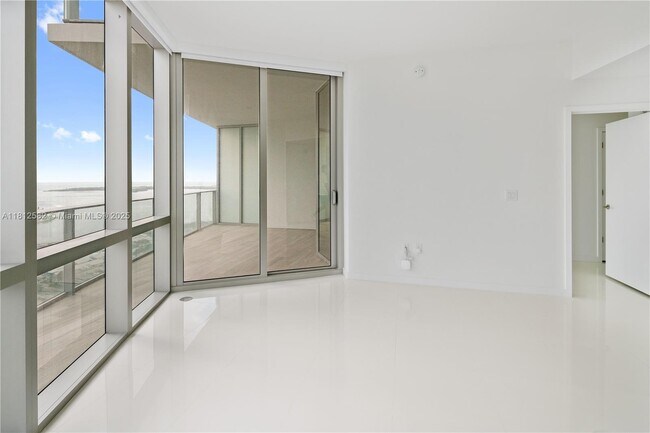 Foto del edificio - 851 NE 1st Ave