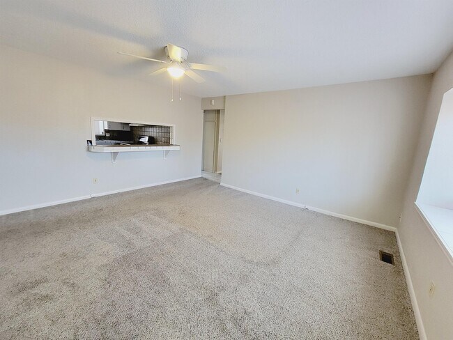 Foto del edificio - 1744 S Lark Ln