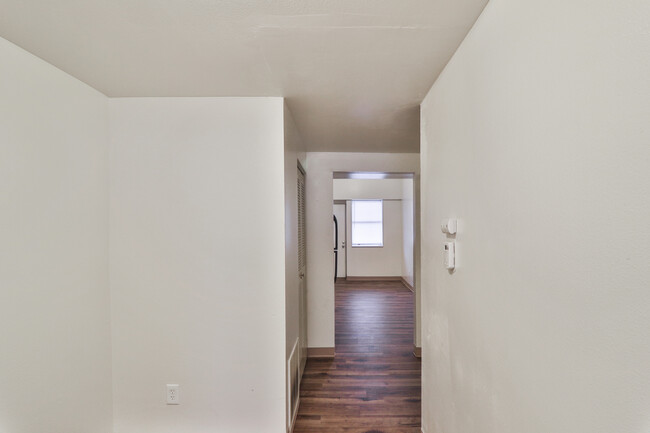 Building Photo - 5527 Pershing Ave