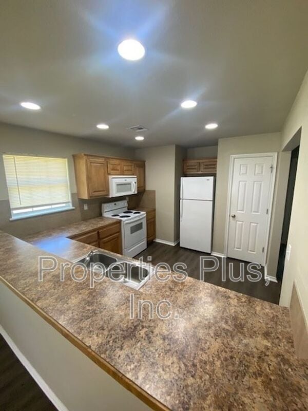 Foto del edificio - 982 Clearwater Cir