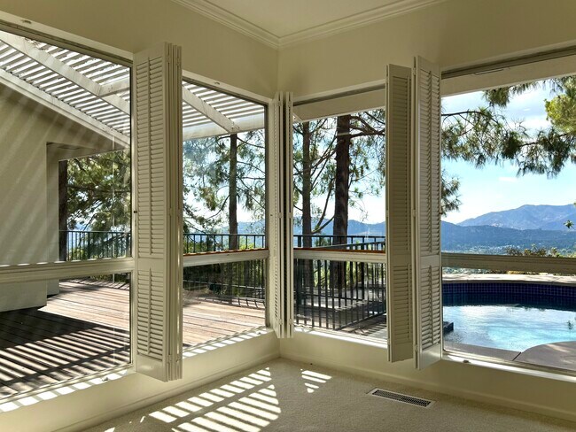 Building Photo - 490 Starlight Crest Dr