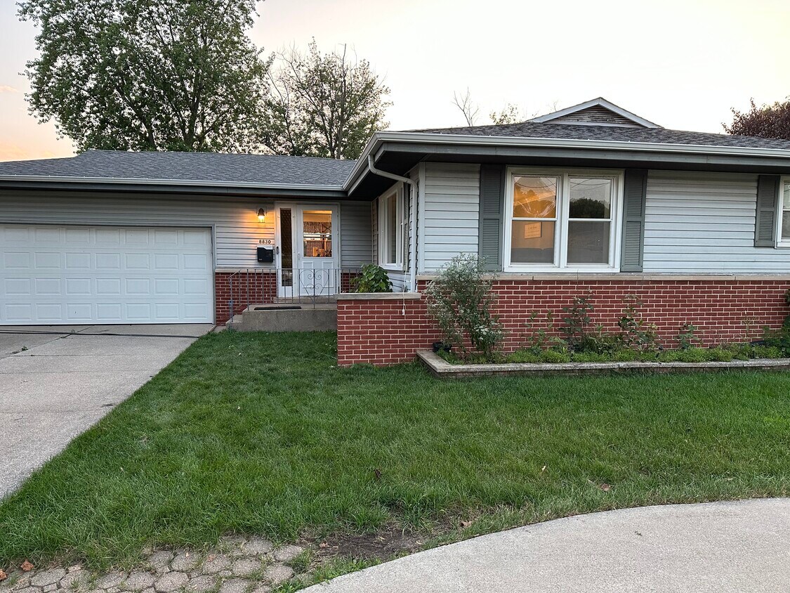 8830 Calumet Ave, Munster, IN 46321 House Rental in Munster, IN
