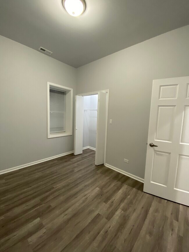 Foto del edificio - 2893 S Archer Ave