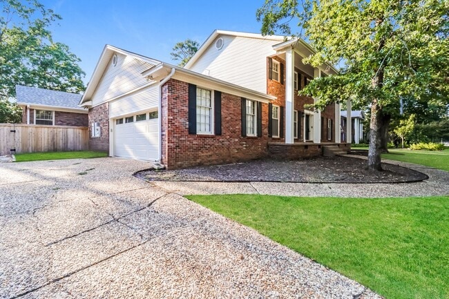 Building Photo - 130 Valley Club Cir