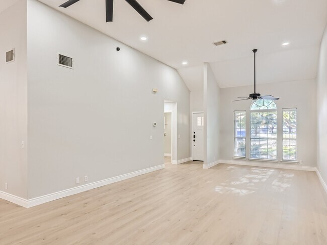 Building Photo - 201 Orchard Way