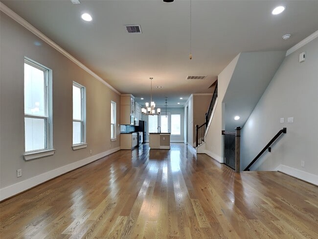 Foto del edificio - 1313 W 24th St