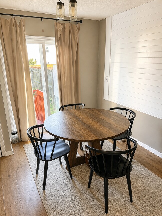 Foto del edificio - 1637 N 128th St
