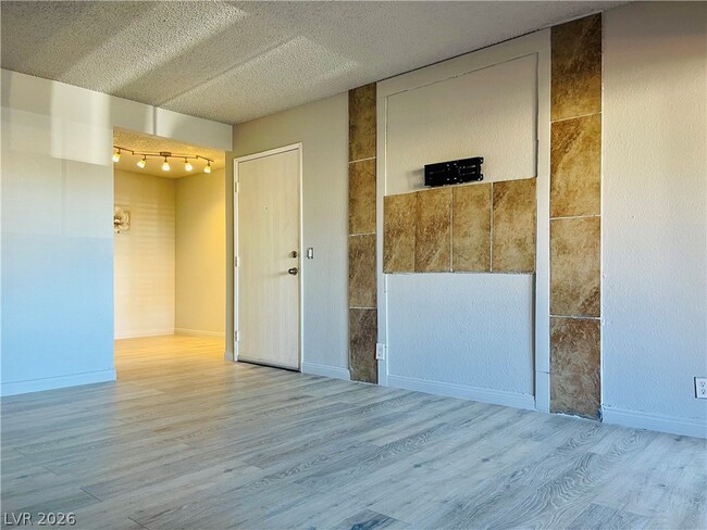 Building Photo - 3151 N Soaring Gulls Dr