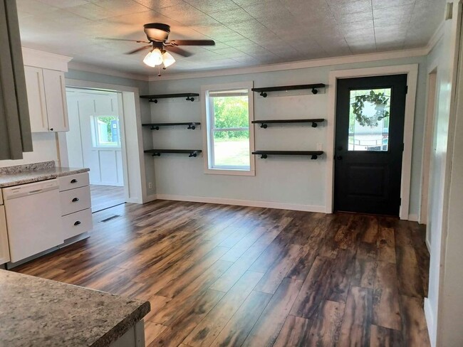 Kitchen - N2503 Ullom Rd