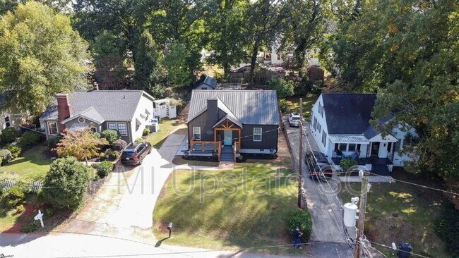 Building Photo - 105 McMakin Dr