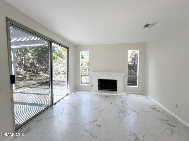 Foto del edificio - 1816 Golden Oak St