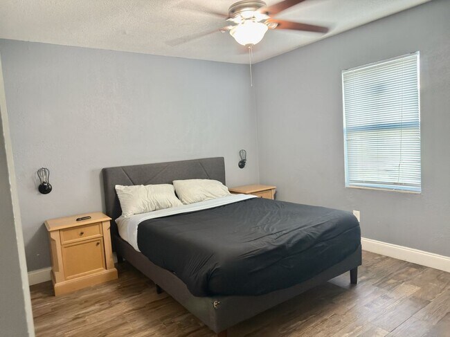 Foto del edificio - 1700 Ridgewood Ln