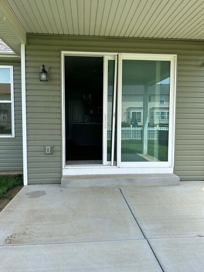 Foto del edificio - 2609 Beacon Point Ct