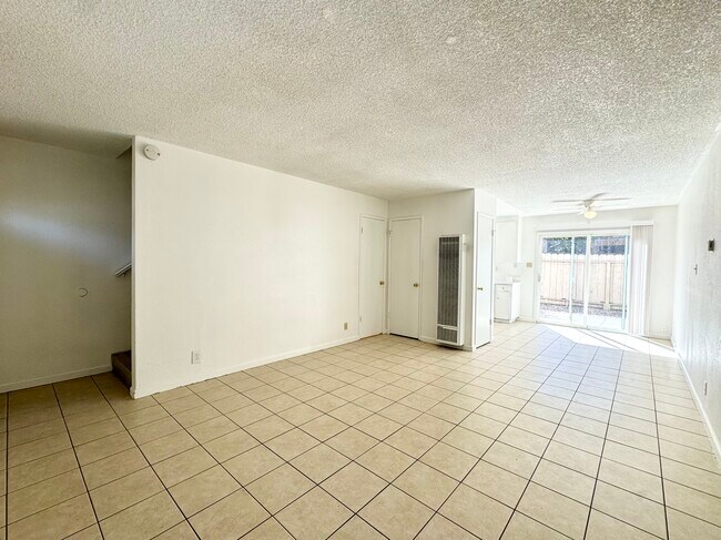 Building Photo - 131 Freeway Dr