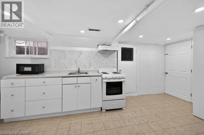 Building Photo - 44 Aldridge St