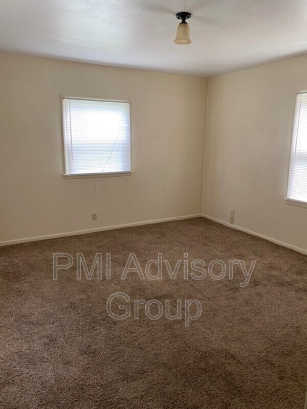 Foto del edificio - 1220 SE 28th St