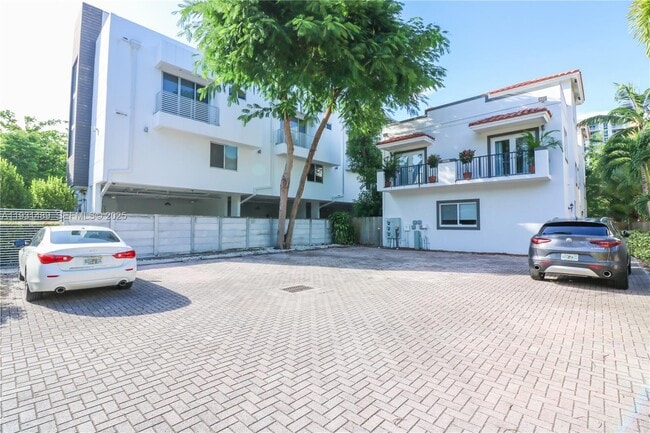 Foto del edificio - 2947 Coconut Ave