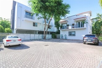 Building Photo - 2947 Coconut Ave