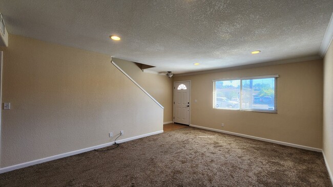 Building Photo - 2 Bed Unit In Somerset Woods Community