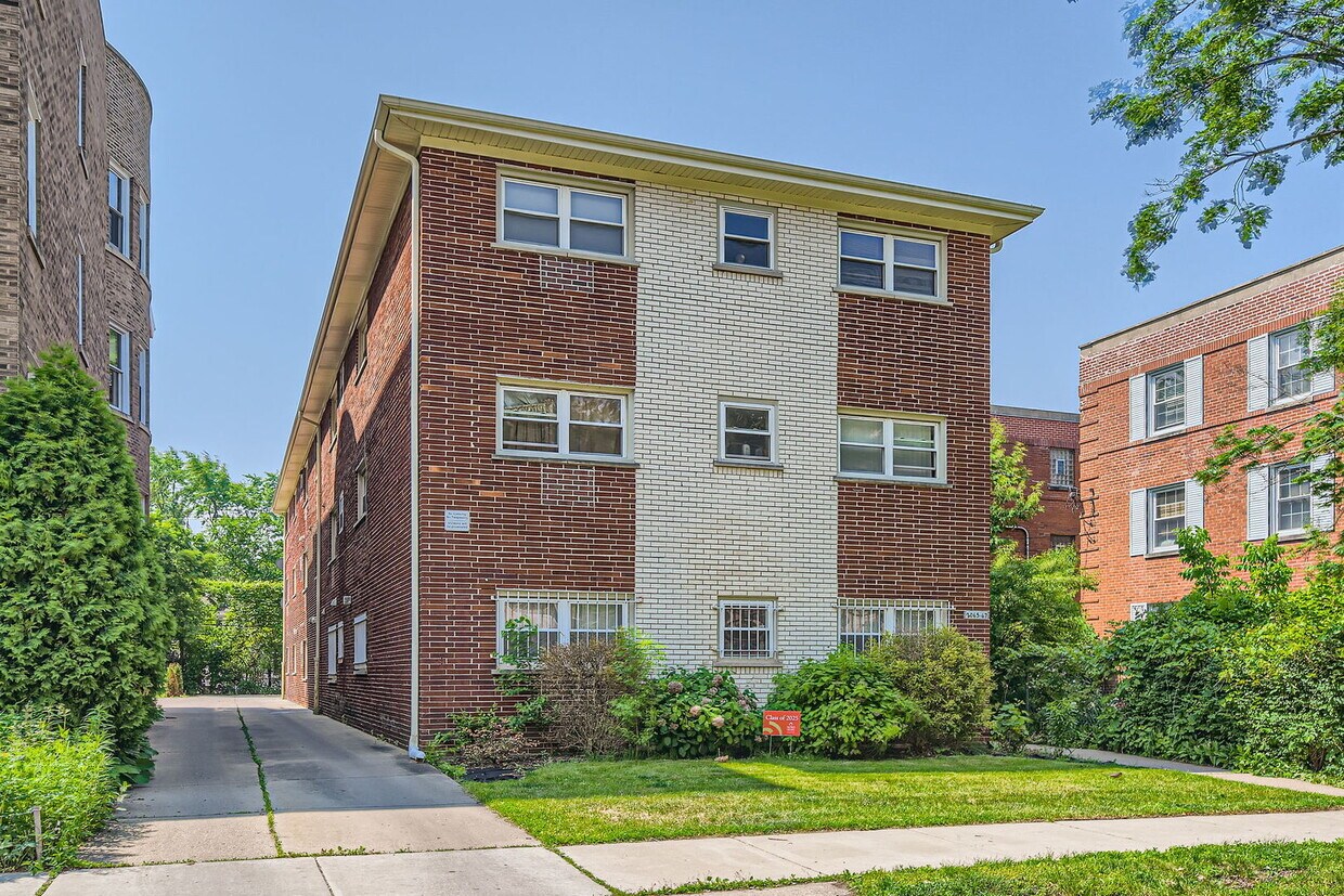 Foto principal - 2067 W Farwell Ave