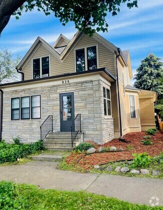 Building Photo - 936 Aurora Ave
