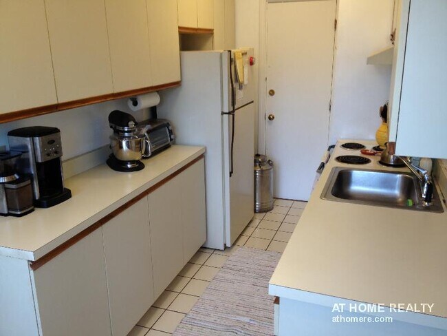 Foto del edificio - 141 Englewood Ave