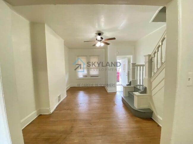 Photo - 5537 Poplar St House