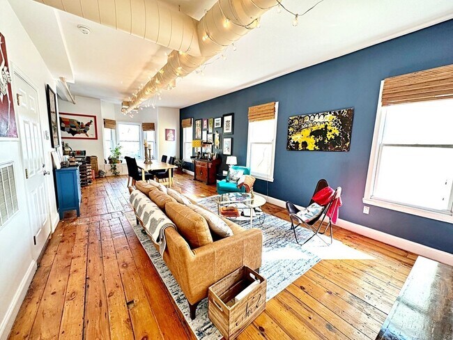 Building Photo - 10 Cottage St