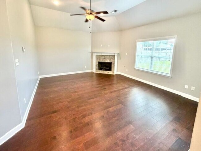 Building Photo - Now Leasing a 5-Bedroom 3 Bath Home In Olive Branch; Zoned for Desoto Central.