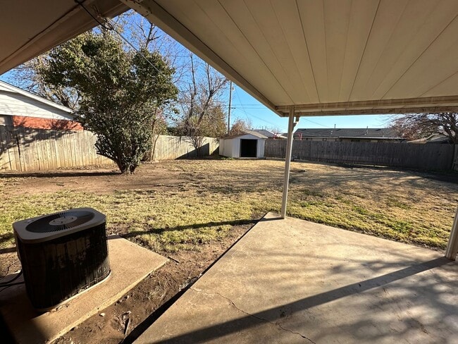 Building Photo - 4844 Woodview Dr