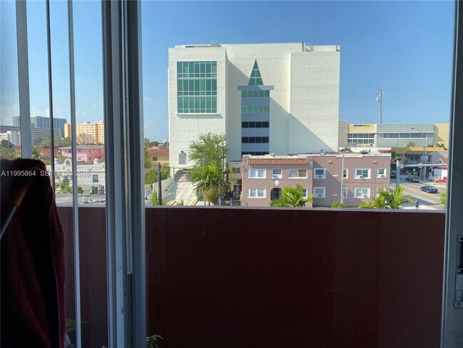 Foto del edificio - 420 NW 12th Ave