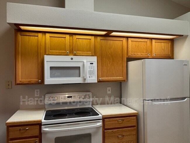 Foto del edificio - 1362 Pineridge Dr E