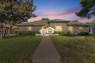 Building Photo - 220 Simmons Dr