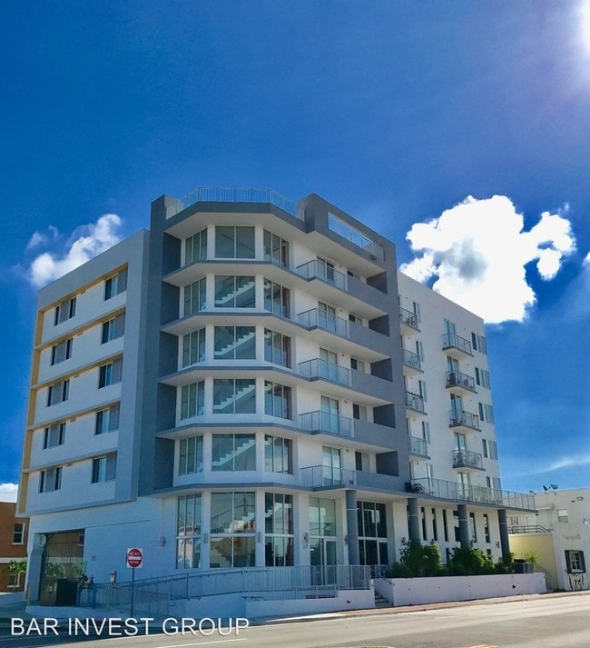 Building Photo - 401 SW 17th Ave