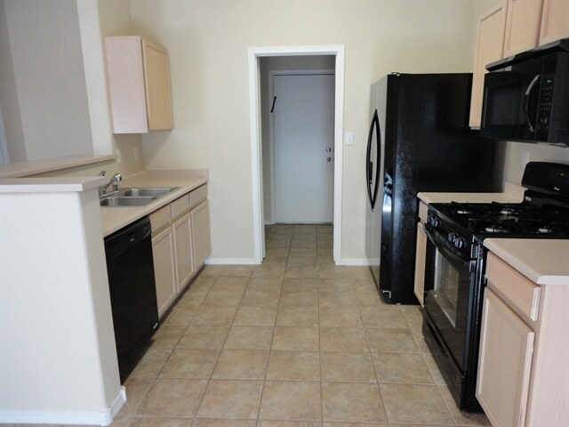 Building Photo - 7044 Glen Hills Dr NE