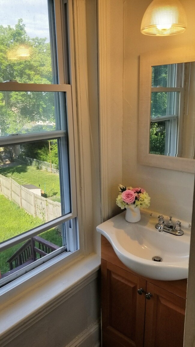 Building Photo - 615 S Matlack St