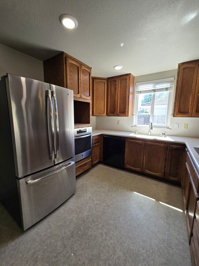 Foto del edificio - Spacious 4-Bedroom Corner Lot Home $2450.00 per month | Prime Rancho Cordova Location | Available...