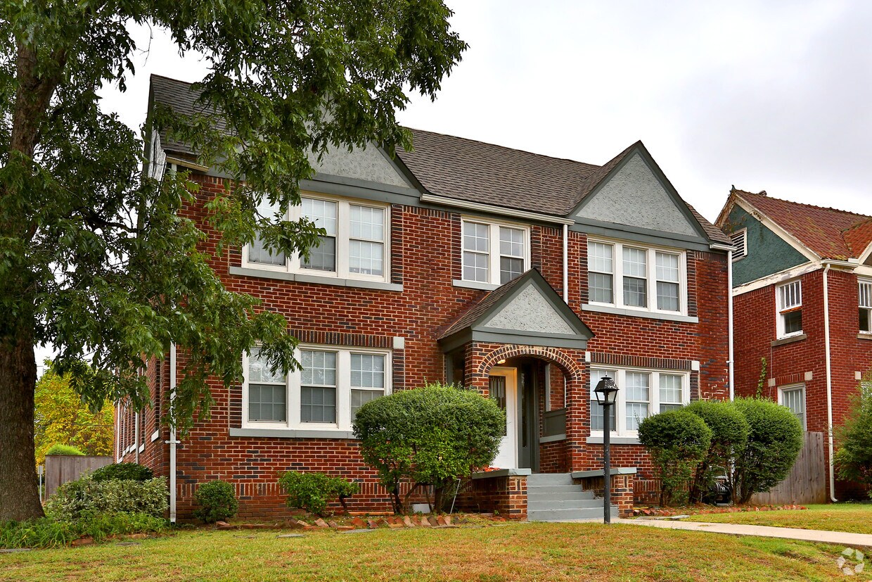 Building Photo - 3020 N Robinson Ave