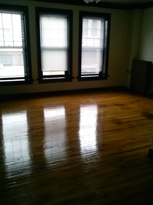 Foto del edificio - 844 W Montrose Ave