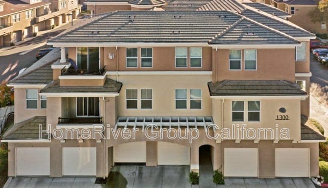 Building Photo - 1300 Moon Cir