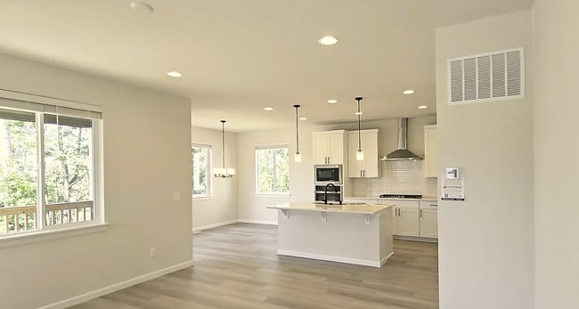 Building Photo - 14936 Tyee Dr E