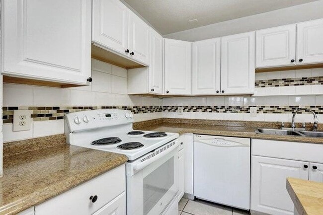 Building Photo - 2737 Lowson Blvd