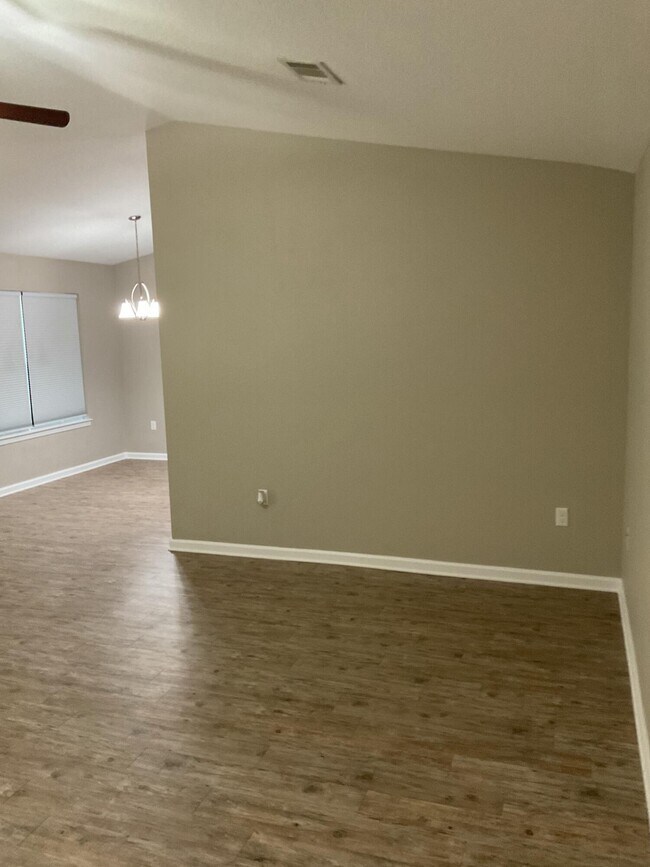 Foto del edificio - 2856 Shoffner Ave