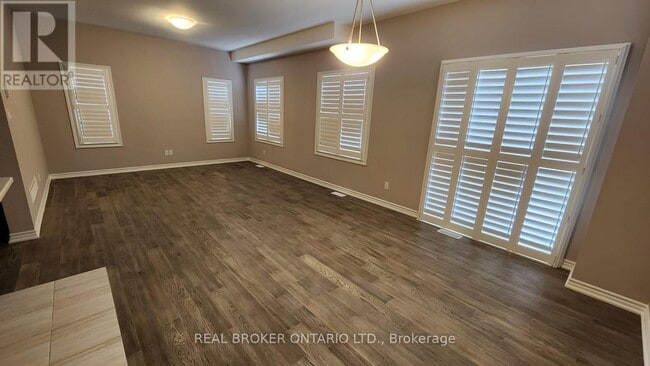 Building Photo - 55 Hildred St