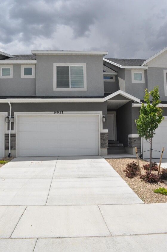 Primary Photo - 14928 Messi St