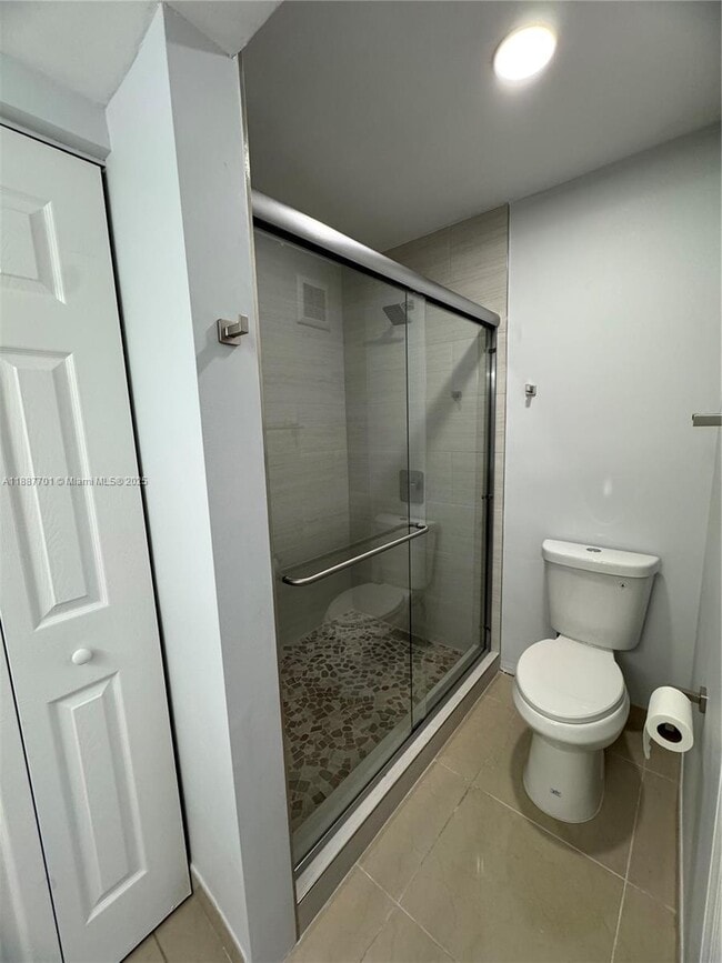 Foto del edificio - 2051 Renaissance Blvd