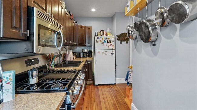 Building Photo - 49 Hillside Ave