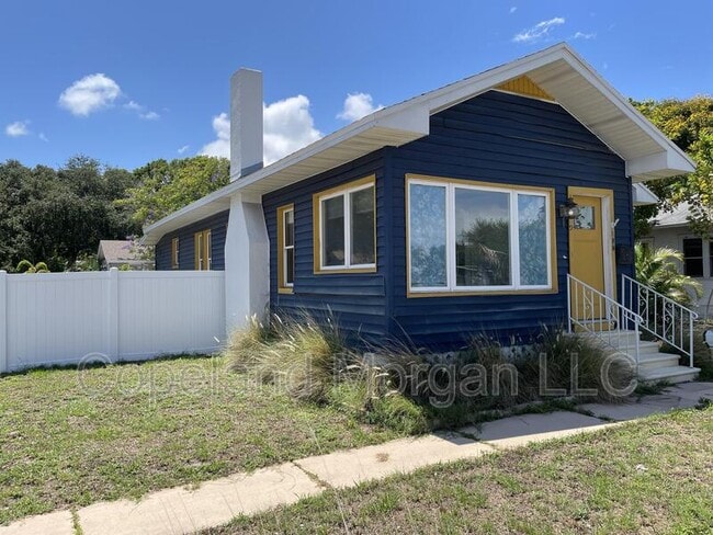 Photo - 600 28th St N House