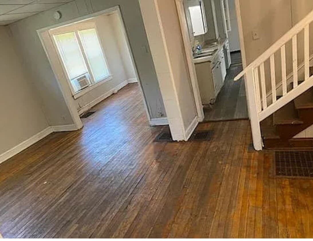 Building Photo - 3 bed 2 bath